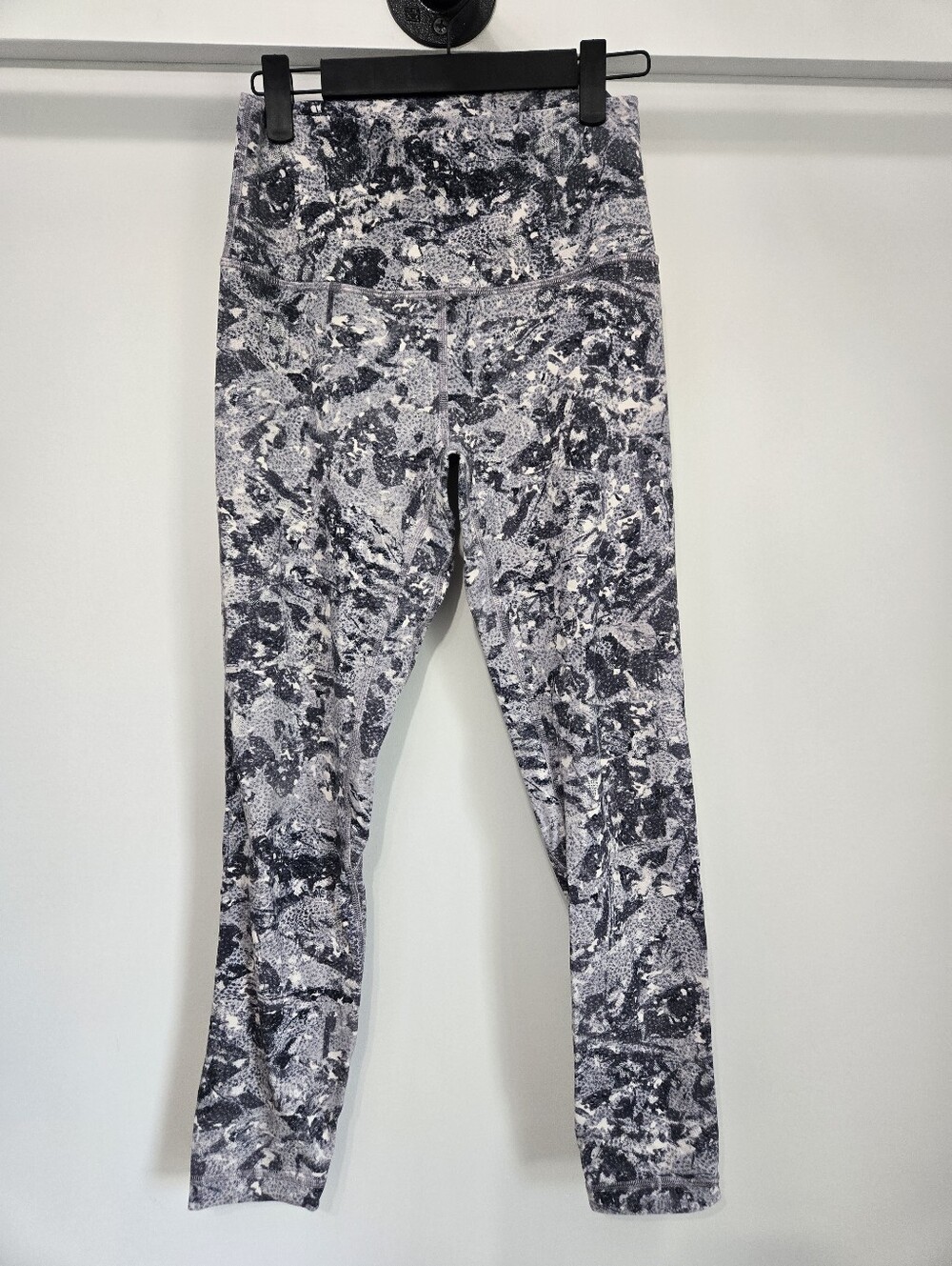 Lululemon Align Pant II 25"  Womens SIZE 6 Black/ White Multi